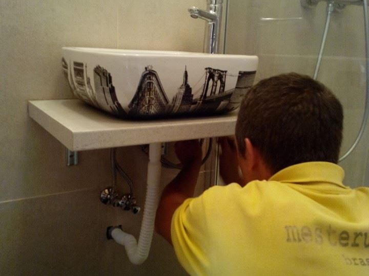 Obiecte sanitare montate într-o baie